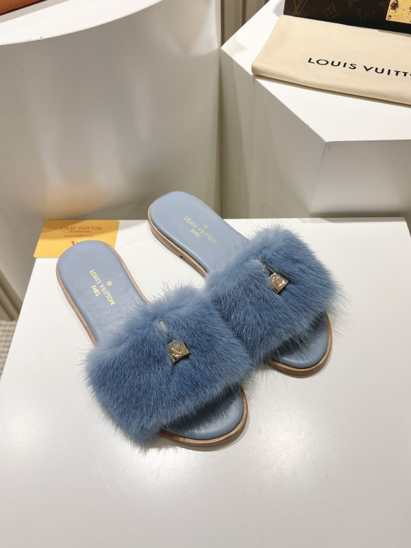 Classic Louis Vuitton lock all-leather mink fur flat open-toe sandals E