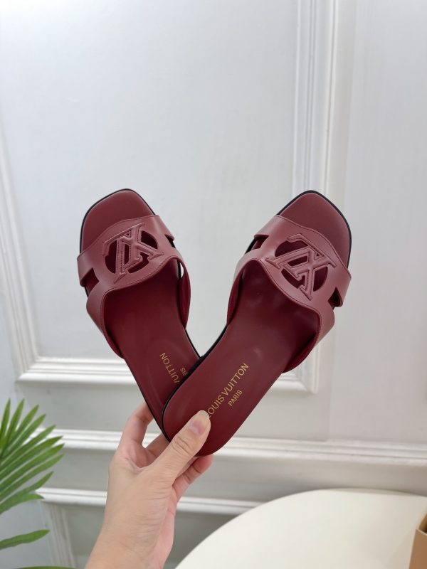 Louis Vuitton Spring Summer 2024 New Retro and Trendy Slippers B - Image 4