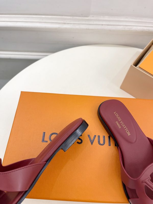 Louis Vuitton Spring Summer 2024 New Retro and Trendy Slippers B - Image 7