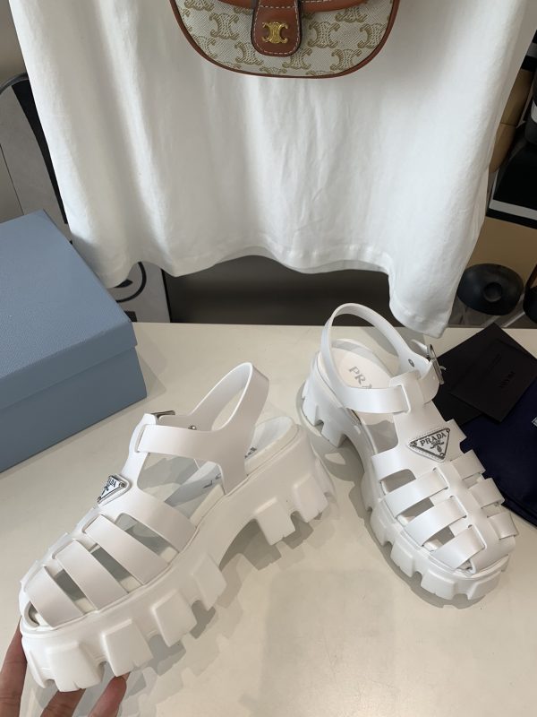 Prada is super hot for the latest spring/summer serrated Roman ultra-light platform sandals G - Image 5