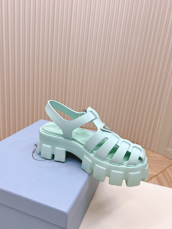 Prada is super hot for the latest spring/summer serrated Roman ultra-light platform sandals I - Image 4