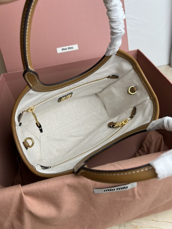 Miumiu launches new IVY basket cowhide leather handbag M-288 A - Image 7