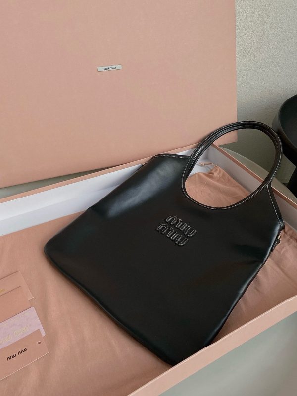 MiuMiu new hobo tote underarm bag autumn and winter series black 5BG231