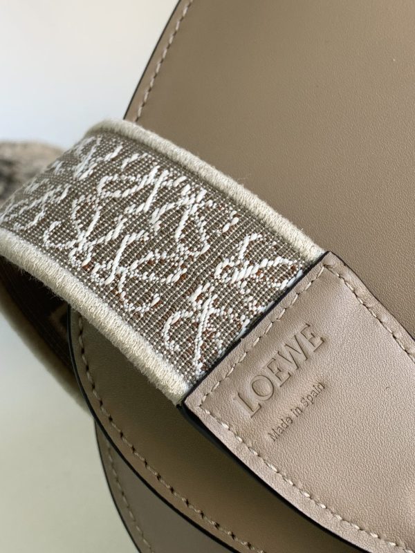 Loewe new Gate embroidered woven wide shoulder strap saddle bag A - Image 4