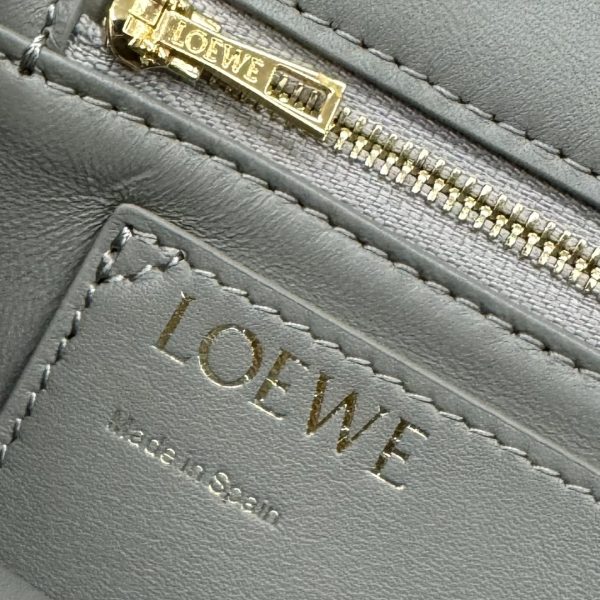 Loewe pleated shiny nappa leather Puffer Goya handbag B - Image 9