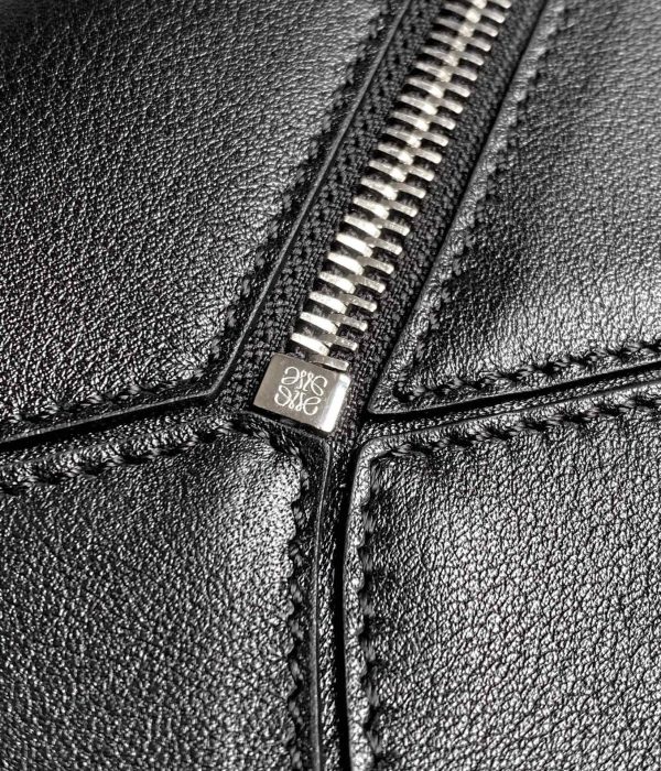 Loewe’s new grained cowhide Puzzle Edge handbag C - Image 6