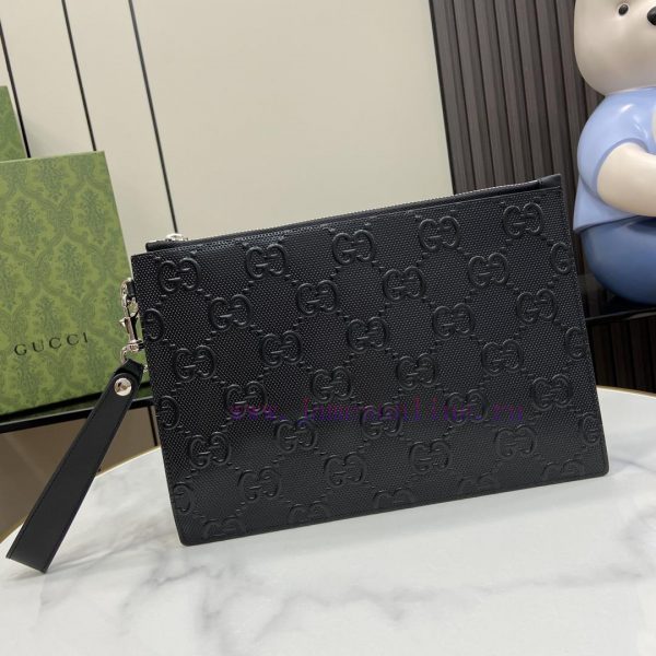 Gucci GG Printed Embossed Zipper Handbag, this leather handbag is ingeniously crafted with t avewx8it