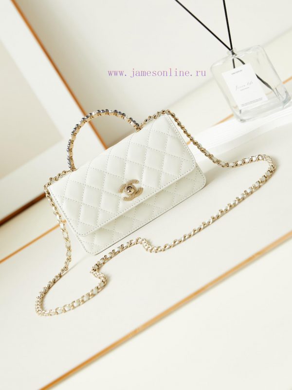Chanel Bag 24p woc pearl handle embossed double C logo with high aesthetic value and full of 48feezsr