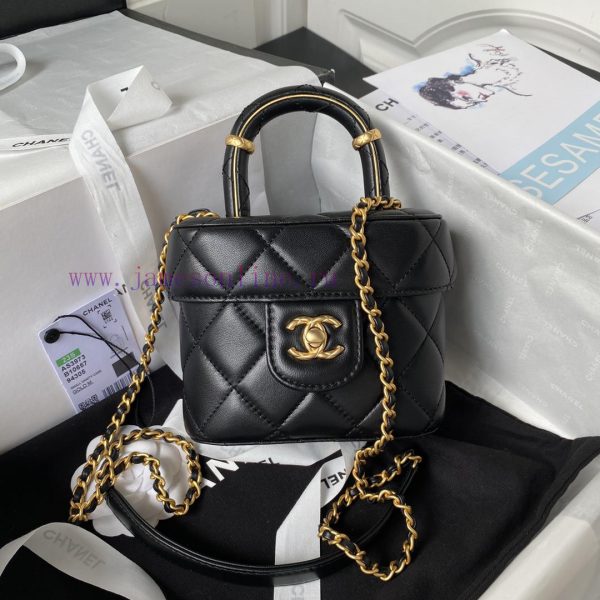 Chanel Bag The Chanel 23S new AS3973 handle makeup bag is a super popular item of the season xrbcc9s1