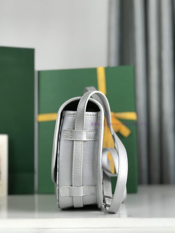 ? Goyard Belv é d è re II Sliver Space SilverThe classic quality of the Belv é d è re bag i vmv9yxdf - Image 5