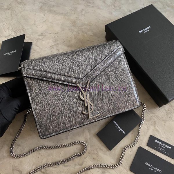 A fashionable item with Saint Laurent YSL snake patterned envelope elements, the simple V-li 6anfmsi6