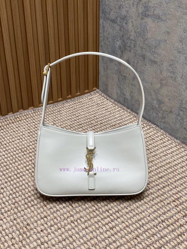 YSL's new underarm bag for spring and summer fashion shows features a minimalist appearance xo5p8obr