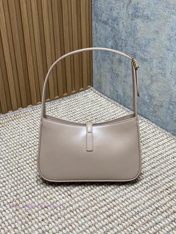YSL's new underarm bag for spring and summer fashion shows features a minimalist appearance rppa23tf - Image 3