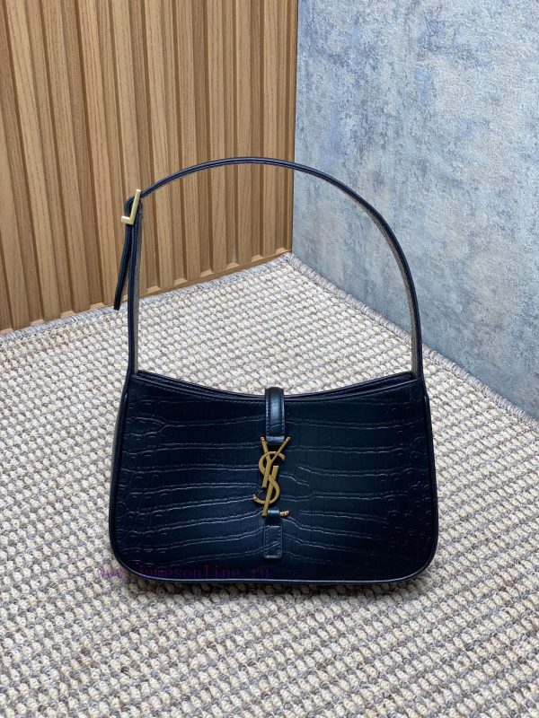 YSL's new underarm bag for spring and summer fashion shows features a minimalist appearance veivzuwk
