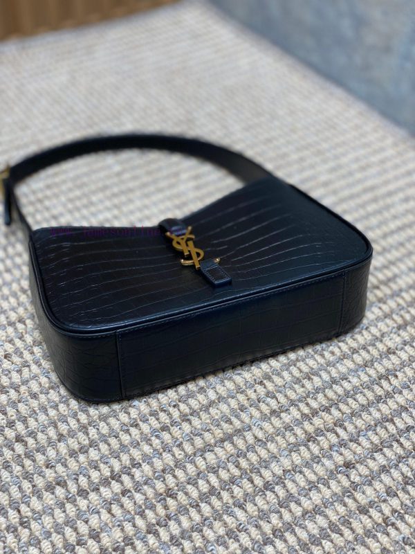 YSL's new underarm bag for spring and summer fashion shows features a minimalist appearance veivzuwk - Image 4