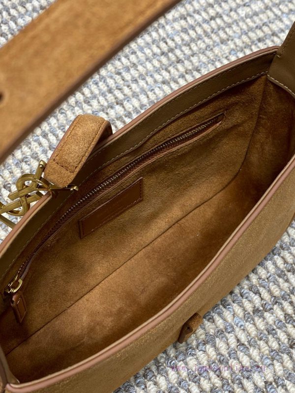 YSL's new underarm bag for spring and summer fashion shows features a minimalist appearance 3wg0u2eg - Image 8