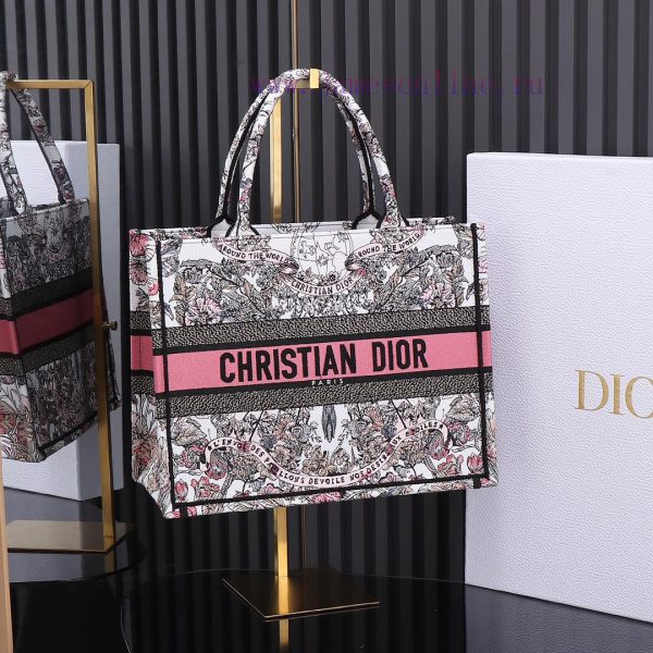 Medium size spot Dior ZP developmentTote's latest butterfly series ?, Elegant and atmospheri zg6mod8n