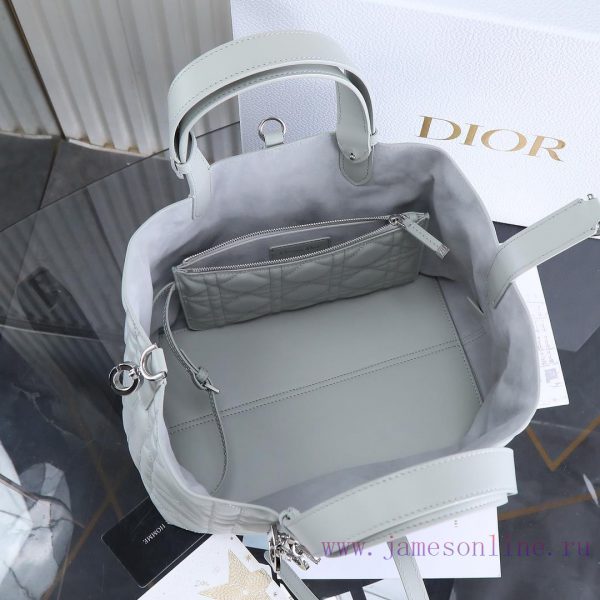Cloud Grey Medium New Toujours Handbag, this Dior Toujours handbag made a wonderful debut in 228icngs - Image 6