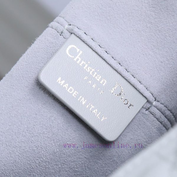 Cloud Grey Medium New Toujours Handbag, this Dior Toujours handbag made a wonderful debut in 228icngs - Image 7