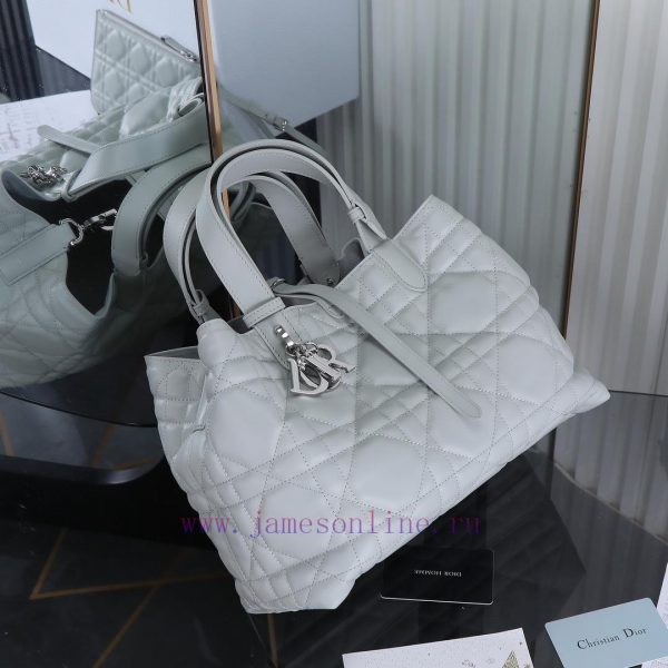 Cloud Grey Medium New Toujours Handbag, this Dior Toujours handbag made a wonderful debut in 228icngs - Image 8