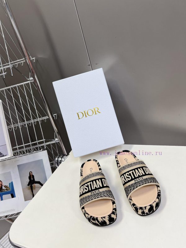 Top tierDior Classic Cotton 3D Stereoscopic Embroidery Printed Thick Bottom Cool Slippers Lo3nkhztm9