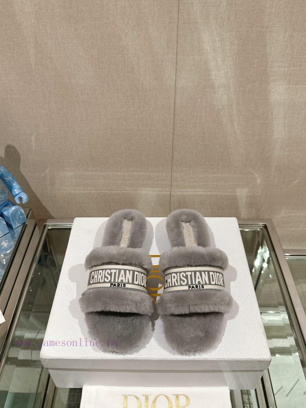 The hair pads are flat and gray in color-23Ss Autumn/Winter New Dior One Word Hairy Slippersskt160ph