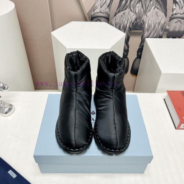 Top tierPRADA's latest runway collection for couples in space cotton boots for autumn and wiic3adw0b