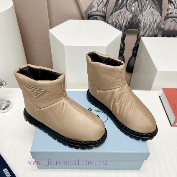 Top tierPRADA's latest runway collection for couples in space cotton boots for autumn and wir6k465hr - Image 3