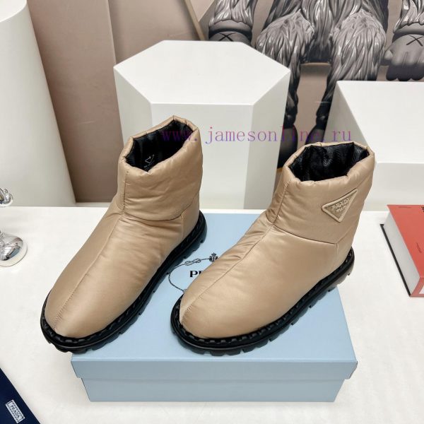 Top tierPRADA's latest runway collection for couples in space cotton boots for autumn and wir6k465hr - Image 4