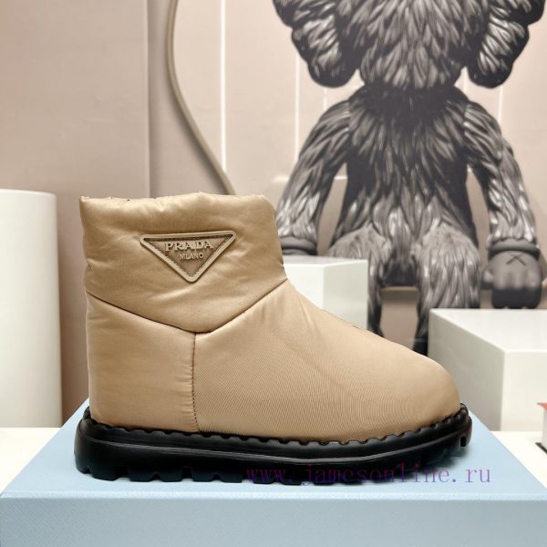 Top tierPRADA's latest runway collection for couples in space cotton boots for autumn and wir6k465hr - Image 6