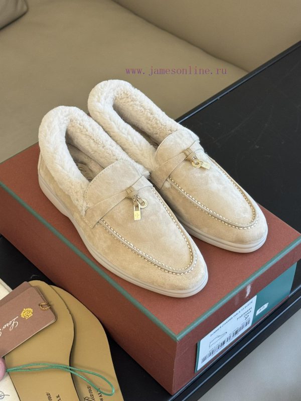 Top version logo pian... a classic fur shoe new color schemeThe price of cabinets has increac3ecr7vm - Image 3