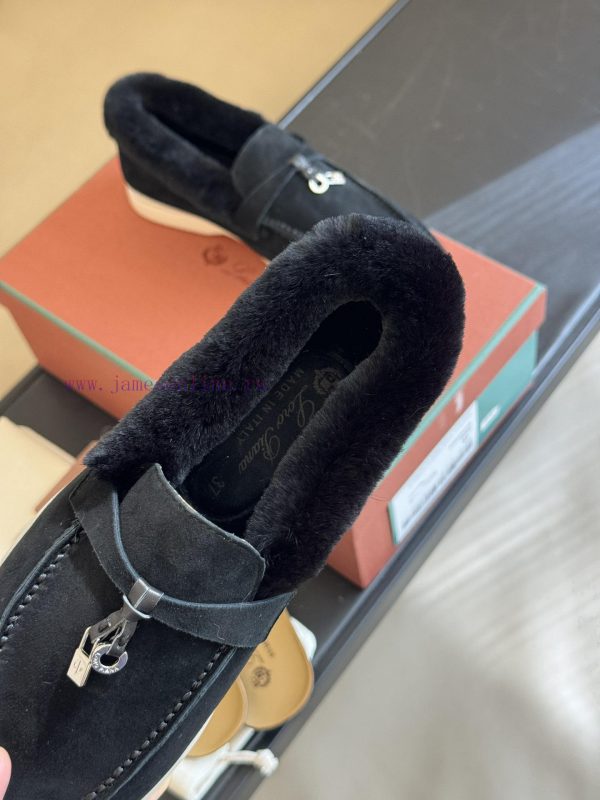 Top version logo pian... a classic fur shoe new color schemeThe price of cabinets has increafcmelqng - Image 8