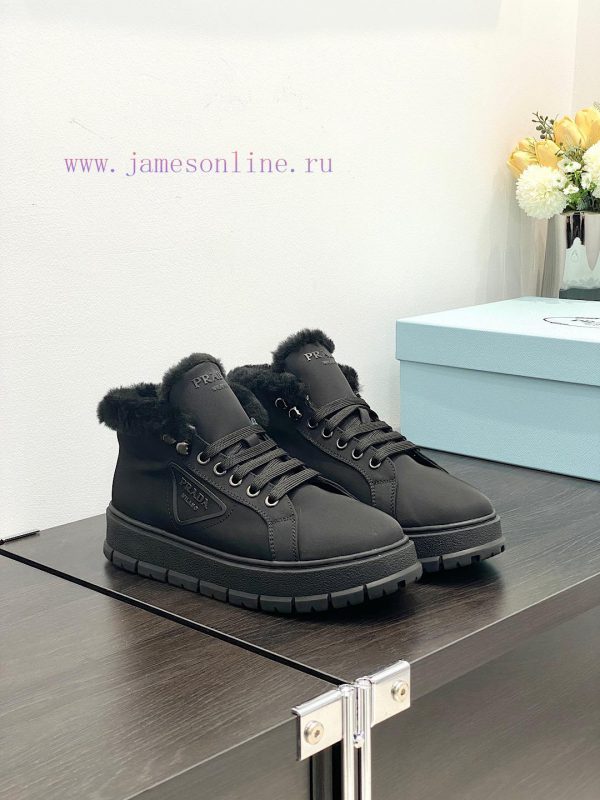 . Prada Thick soled Sports Wool ShoesThe original customized frosted cowhide upper is made o263vlk44