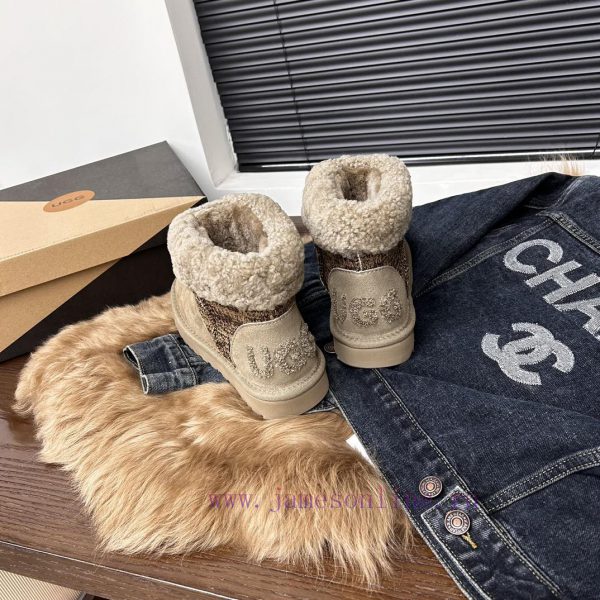 Curled hair UGGUGG. Fur and fur integrated snow boots. I've seen many classic styles and nee0qq71w8i