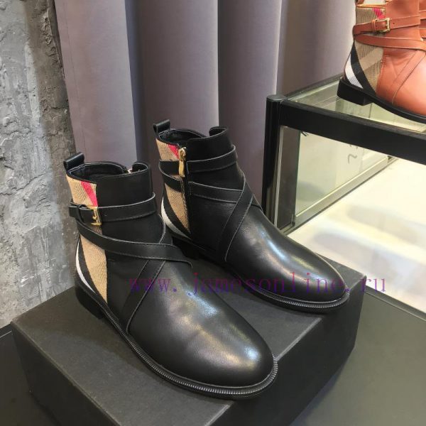 Paired with Bajia's unique checkered style, the shoe upper is made of top-grade cowhide and 8sk156vu