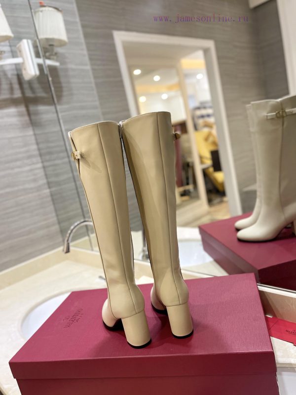 Valentino's new layout-Vintage brass distressed effect VLOGO SIGNATURE accessory - high boot5upktpv4 - Image 8