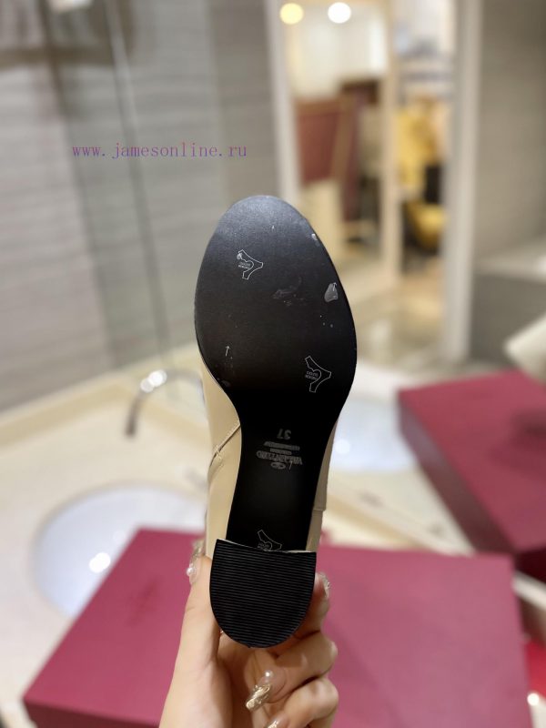 Valentino's new layout-Vintage brass distressed effect VLOGO SIGNATURE accessory - high boot5upktpv4 - Image 9
