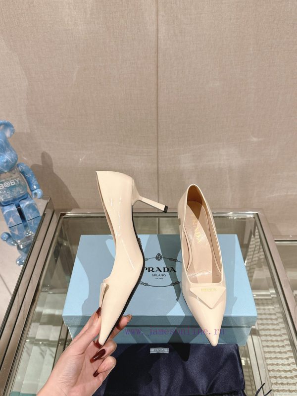 -24Ss Early Spring New Prada Stiletto ShoesThis patent leather high-heeled shoe presents a sojm6h11u - Image 4