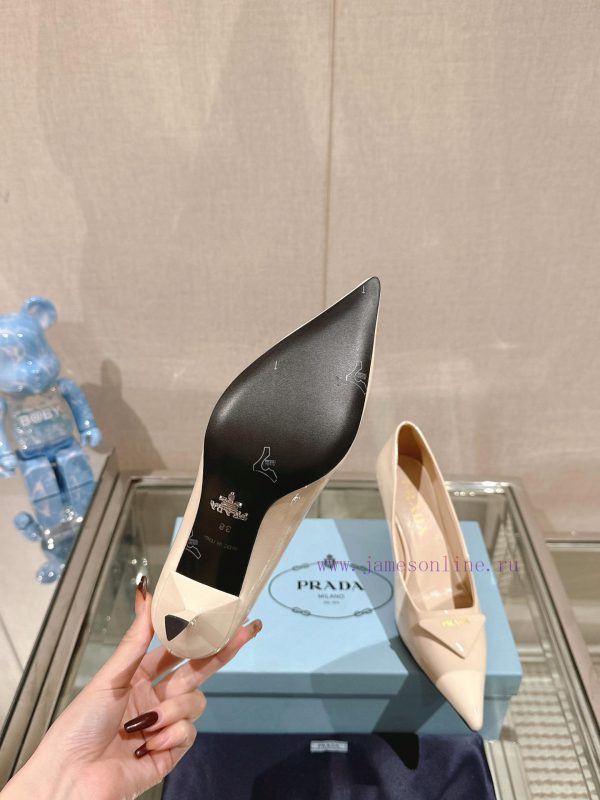 -24Ss Early Spring New Prada Stiletto ShoesThis patent leather high-heeled shoe presents a sojm6h11u - Image 10