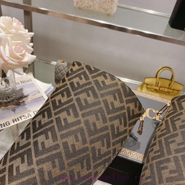 Fendi&Versace Joint CollectionLong boots 16 inchesReal leather bottom??? Show style Fendi Duvj8i686m - Image 5