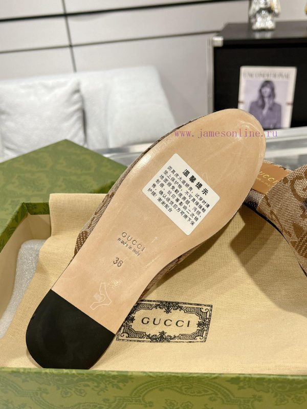 . Gucci collaborates with Adidas to create a new round of 24ss cool slippers with a buckle aon8uwiag - Image 9