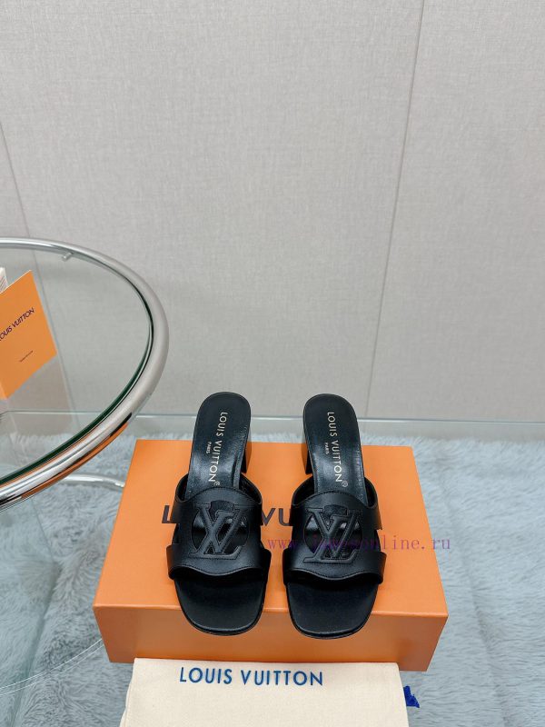 -Top qualityLoui Vuitton's new hollowed out slippersInterpreting timeless elegant designs wijq0qu7ep