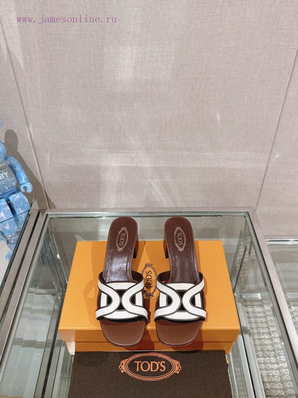 -24Ss new Tod * buckle thick heel slippersThis sandal is made of soft leather, cut into the turkyecw
