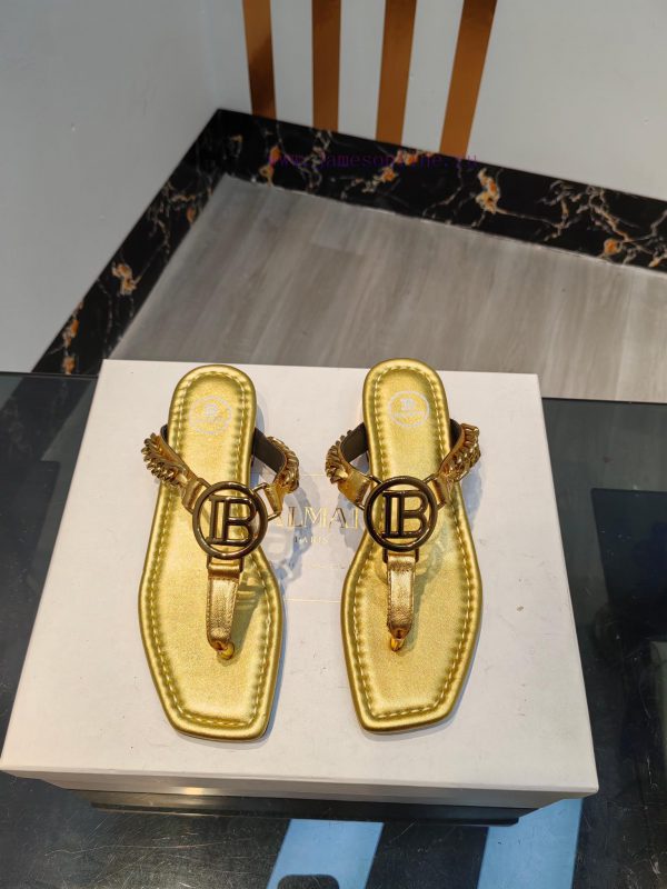 Out, Balmain 2024 Spring/Summer Fashion Show Original Metal Buckle Chain Flat SlippersBrand 8v7lt6tk