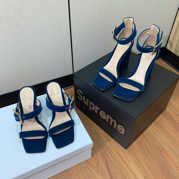 Gianvit Ross diamond buckle thick heel sandals are simple yet have other designs that perfec1de7ektt