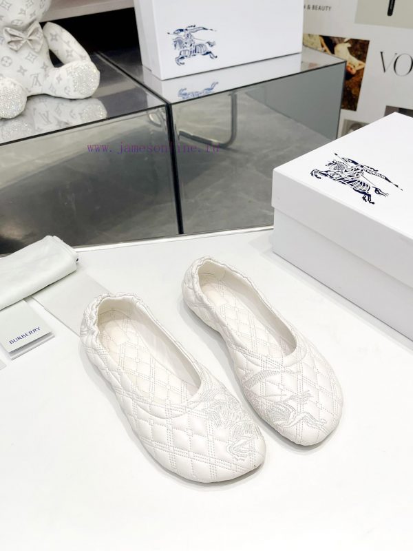 YuanThe 2024 Burberry BuRBERRY new ballet flat shoes are made of quilted sheepskin fabric crbpiwzvln