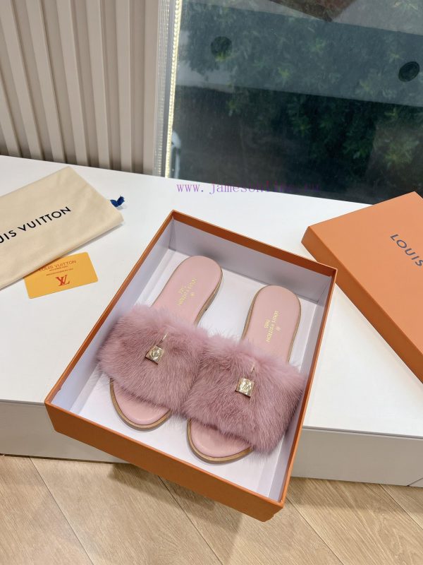 Top tierLouis Vuitton LV wool mopLimited edition home hotel slippers made of fur and top-quavikiiuec