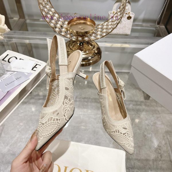 Top tierDior 2024 new season hollowed out carved Mary Jane pointed single shoesThe new Spectvecr0j1n - Image 3