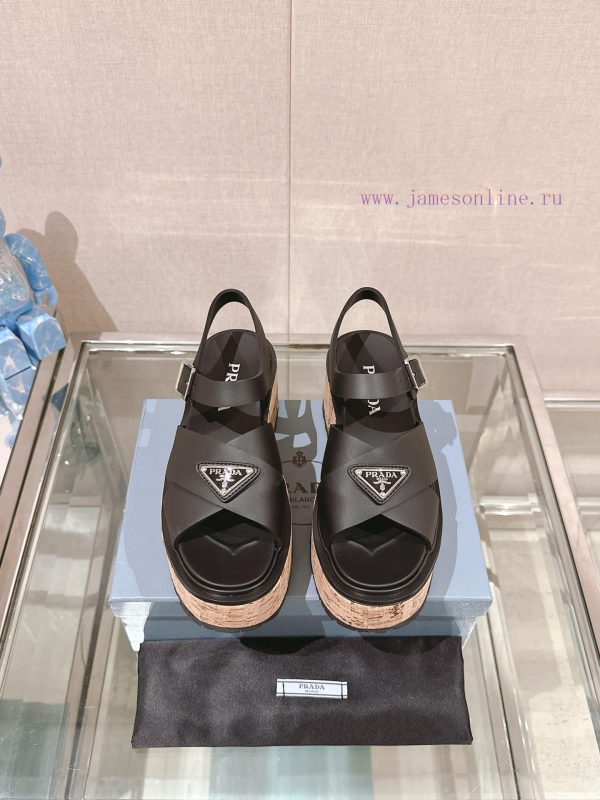 -24Fw Spring/Summer New Prada Wood Grain Thick Bottom Cross Rubber SandalsThis rubber sandalvladmoer