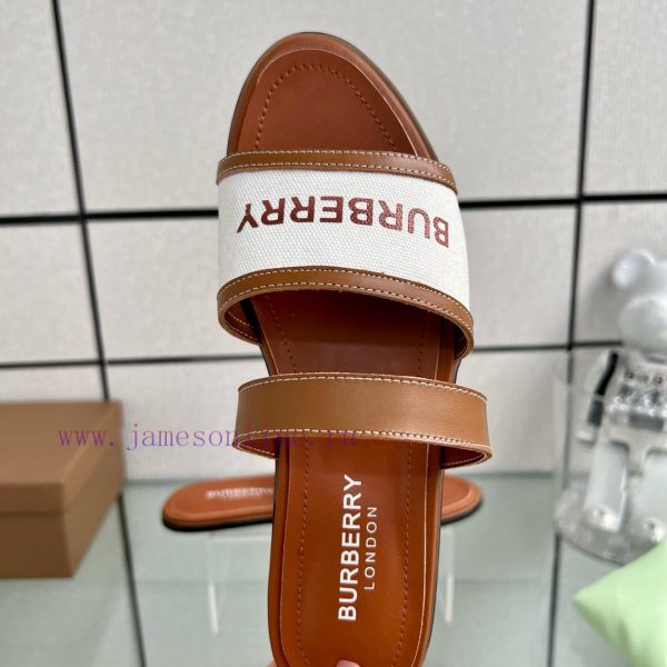 New Burberry Flat SlippersChannel goods vulcanized one foot stepping Burberry canvas shoesOr9fsb8va0